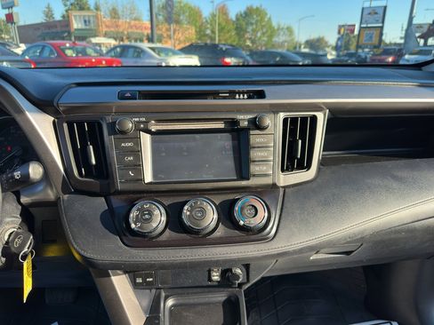 Used 2018 Toyota RAV4 LE image 14