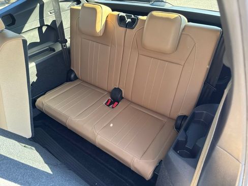Certified 2023 Volkswagen Tiguan SE R-Line FWD image 27