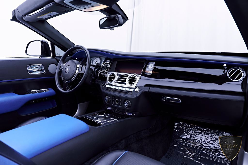 Used 2019 Rolls-Royce Dawn RWD image 48