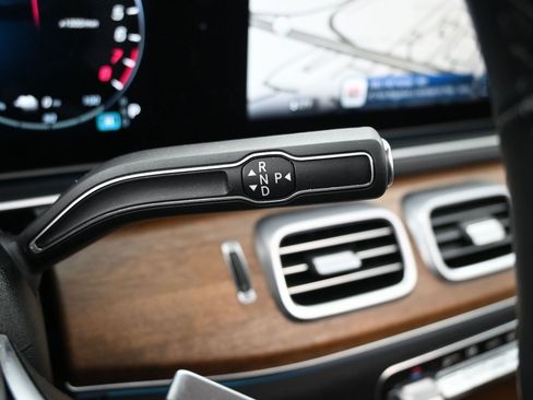 Used 2025 Mercedes-Benz GLE 450e 4MATIC w/ Winter Package image 21