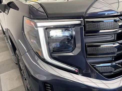 Used 2022 GMC Sierra 1500 Elevation w/ X31 Off-Road Package AWD/4WD image 28