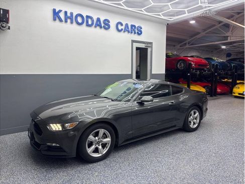 Used 2016 Ford Mustang Coupe RWD image 2
