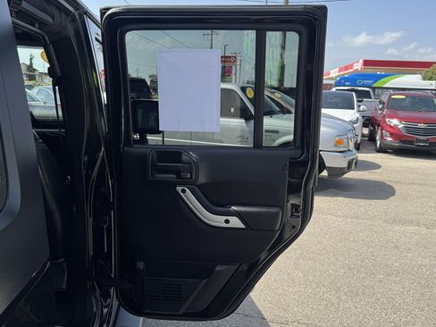 Used 2016 Jeep Wrangler Unlimited Sahara AWD/4WD image 22