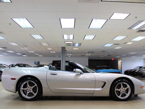 Used 2004 Chevrolet Corvette Convertible w/ Preferred Equipment Group image 38