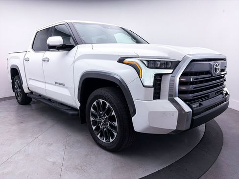 Used 2025 Toyota Tundra Limited AWD/4WD image 11