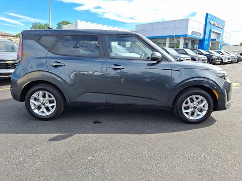 Used 2025 Kia Soul LX w/ LX Technology Package FWD image 6