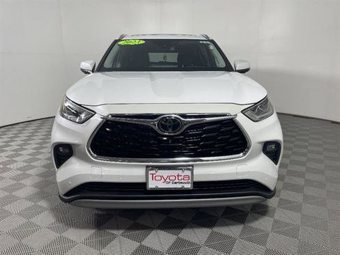 Used 2023 Toyota Highlander Platinum AWD/4WD image 2