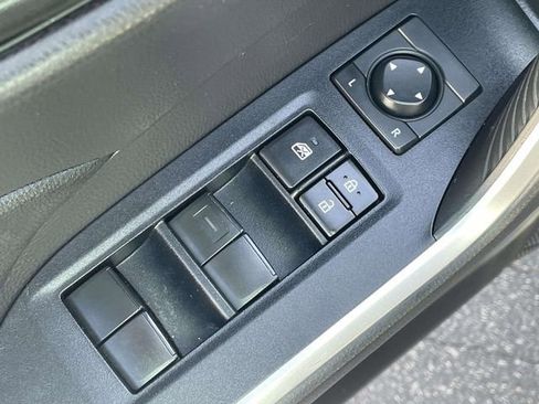 Used 2020 Toyota RAV4 LE FWD image 24