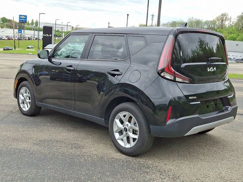 Used 2025 Kia Soul LX FWD image 4