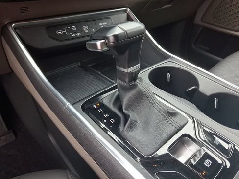 Used 2025 Kia Carnival EX FWD image 15