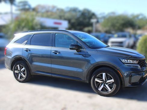 Certified 2023 Kia Sorento S image 4