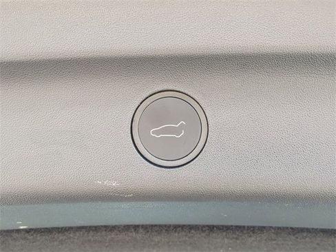 Used 2022 Tesla Model Y Performance image 15