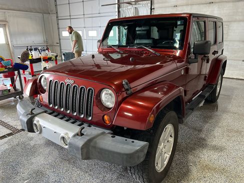 Used 2008 Jeep Wrangler Unlimited Sahara w/ Limited Unlimited Group AWD/4WD image 2