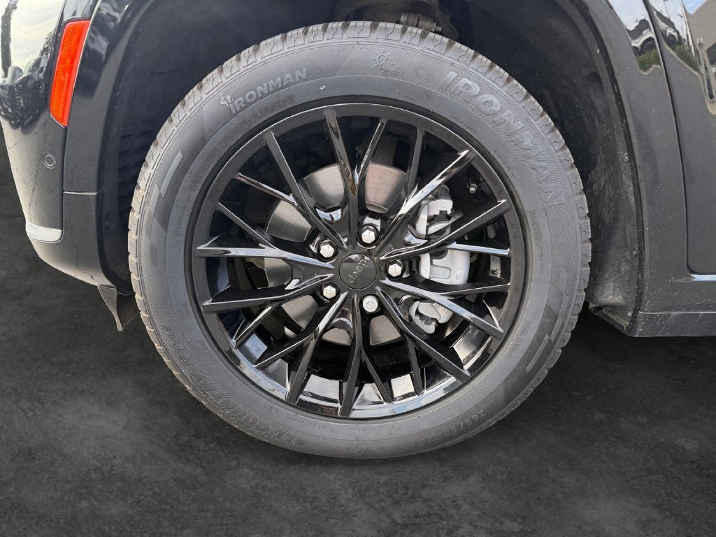 Used 2023 Jeep Grand Cherokee L Summit AWD/4WD image 4
