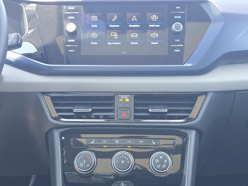 Used 2023 Volkswagen Taos SE w/ Panoramic Sunroof Package FWD image 23