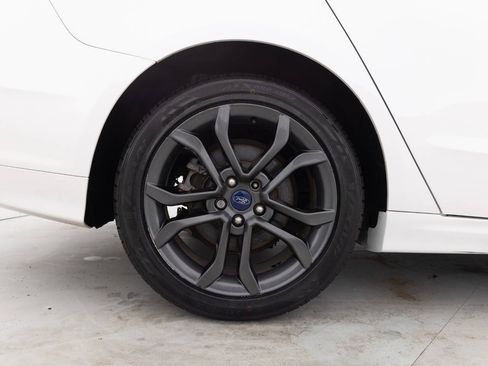 Used 2018 Ford Fusion SE w/ Equipment Group 201A FWD image 19