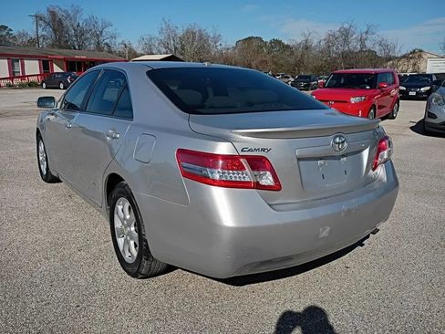 Used 2011 Toyota Camry XLE image 3