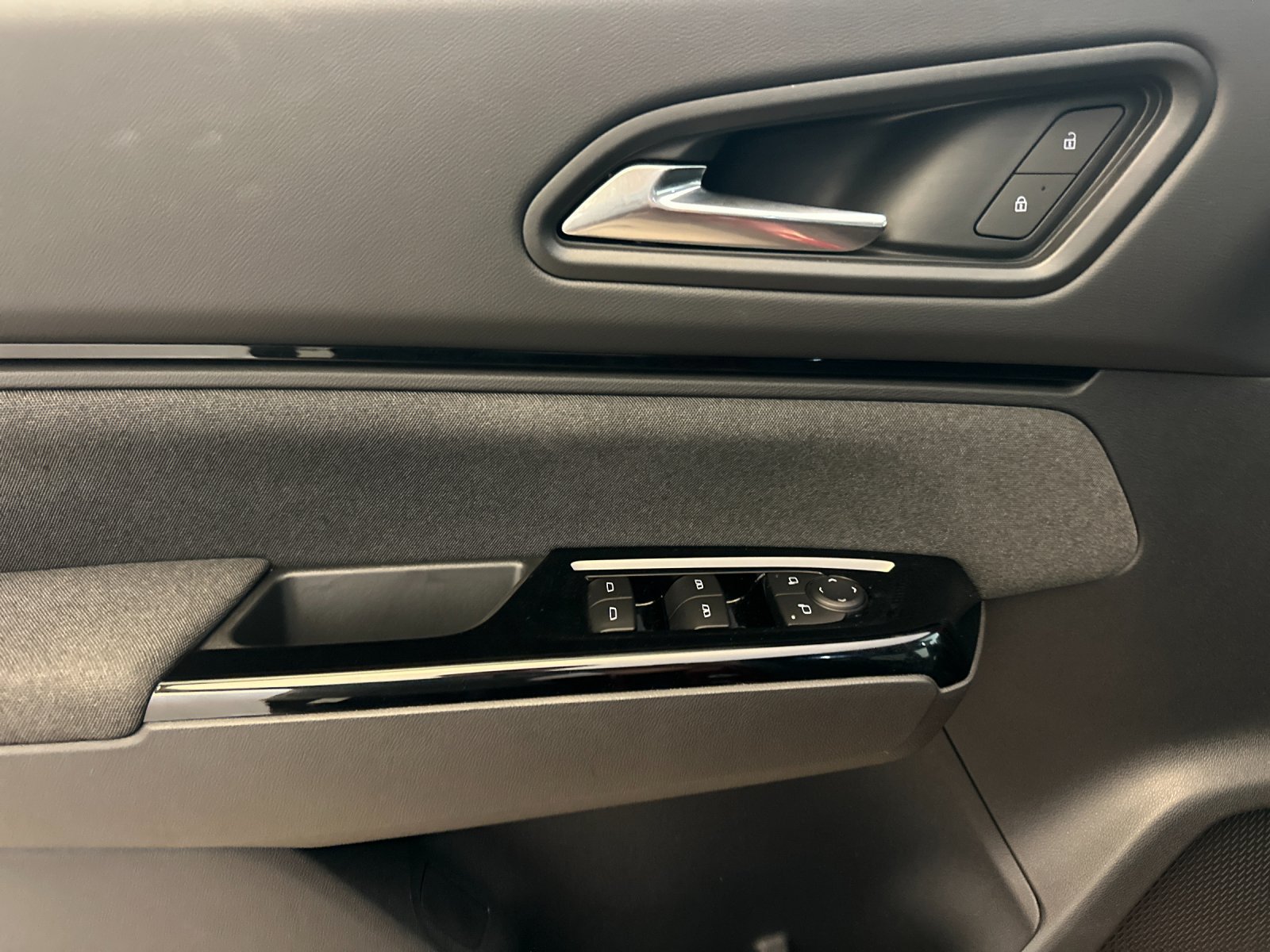 Used 2024 Honda Prologue EX image 11