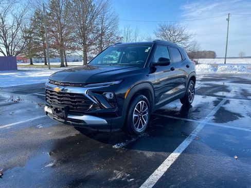 Used 2025 Chevrolet TrailBlazer LT image 3