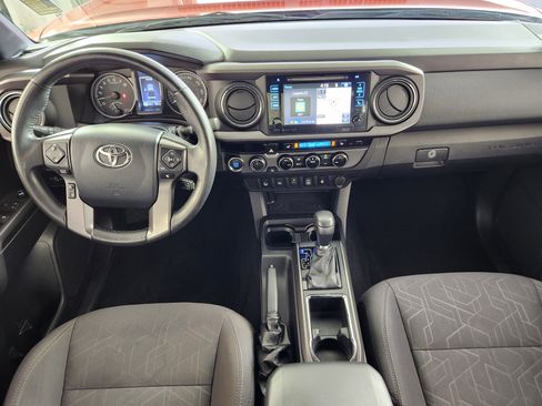 Used 2017 Toyota Tacoma TRD Off-Road image 15