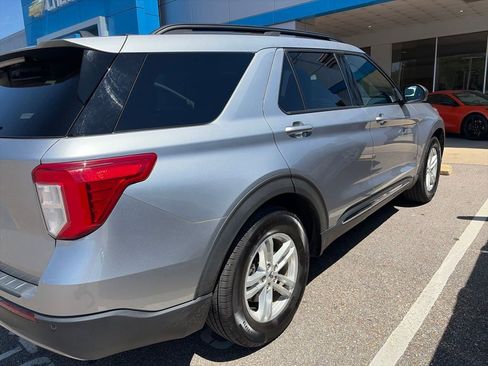 Used 2021 Ford Explorer XLT w/ Equipment Group 202A RWD image 4