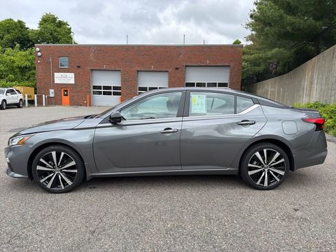 Used 2021 Nissan Altima 2.5 SR w/ SR Premium Package AWD/4WD image 2