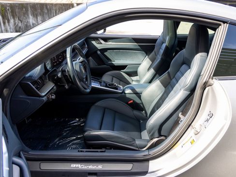 Used 2022 Porsche 911 Turbo S image 27
