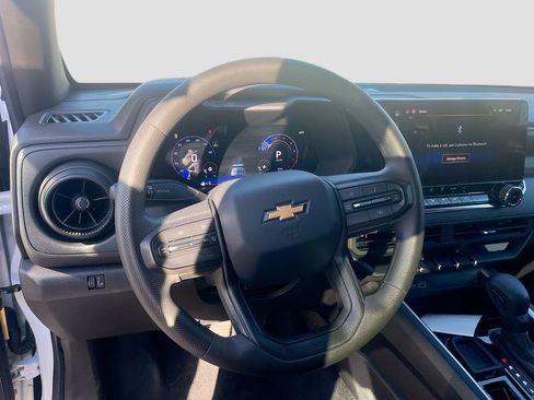 Used 2025 Chevrolet Colorado W/T RWD image 10