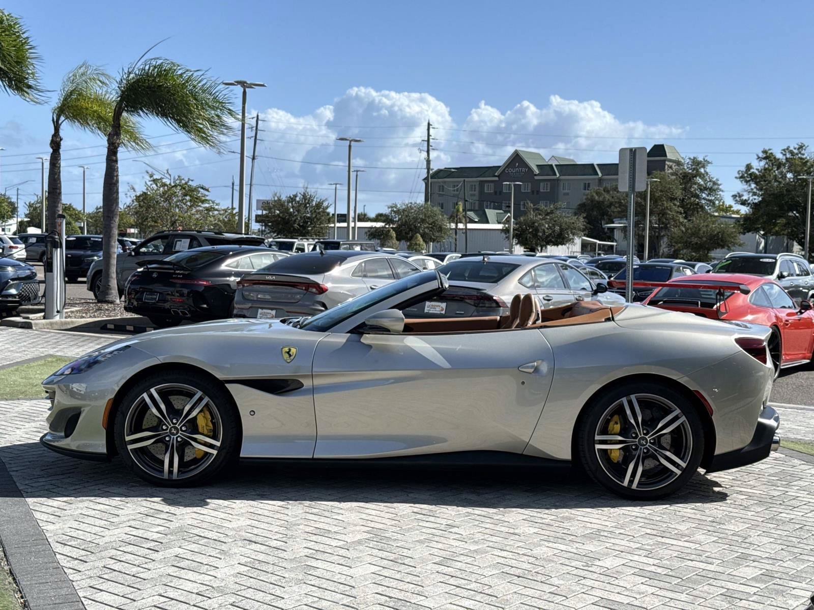 Used 2019 Ferrari Portofino RWD image 3