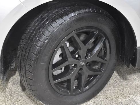 Used 2024 Ford Edge SEL image 11