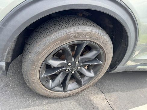 Used 2020 Ford Explorer XLT w/ Equipment Group 202A AWD/4WD image 4