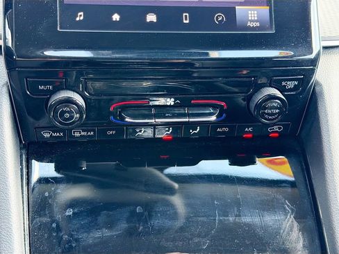 Used 2023 Jeep Grand Cherokee Laredo RWD image 33