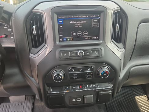 Used 2021 Chevrolet Silverado 1500 Custom AWD/4WD image 25