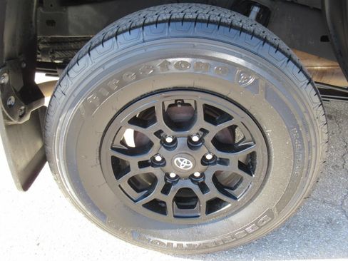 Used 2021 Toyota Tacoma SR5 AWD/4WD image 6
