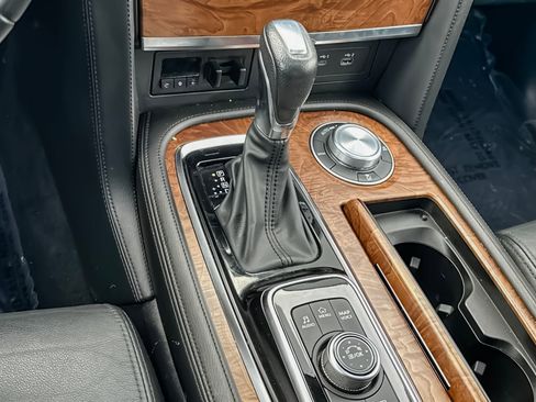 Used 2022 Nissan Armada SL w/ Captain's Chairs Package image 22