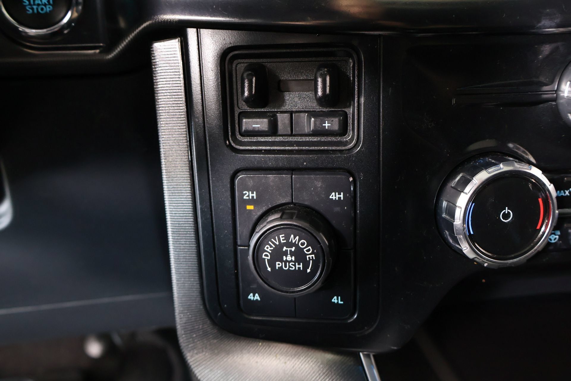 Used 2024 Ford F150 Platinum w/ Equipment Group 702A High AWD/4WD image 9