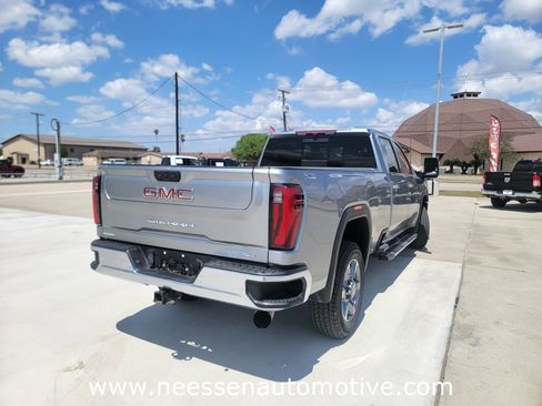 Used 2025 GMC Sierra 3500 SLT w/ SLT Premium Package AWD/4WD image 7
