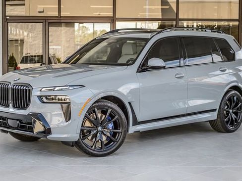 Used 2023 BMW X7 xDrive40i w/ M Sport Package image 2