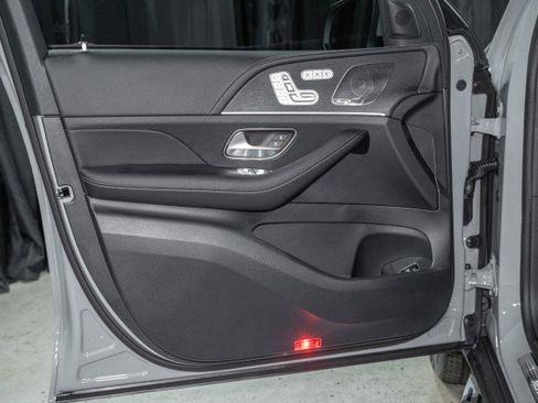 New 2026 Mercedes-Benz GLS 450 4MATIC image 9