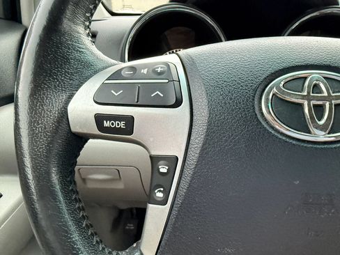 Used 2012 Toyota Highlander Limited FWD image 12