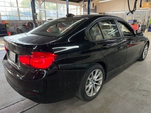 Used 2017 BMW 320i xDrive Sedan AWD/4WD image 4