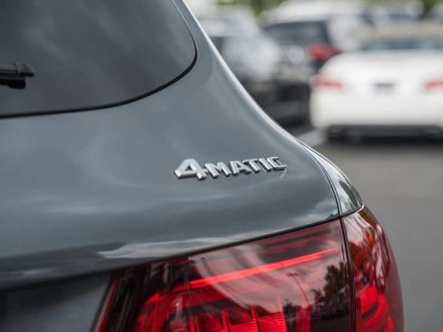 Used 2021 Mercedes-Benz GLC 300 4MATIC image 8