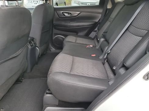 Used 2017 Nissan Rogue SV AWD/4WD image 26