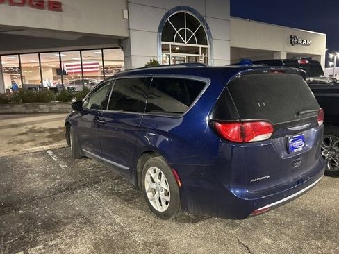 Used 2018 Chrysler Pacifica Touring-L Plus image 6