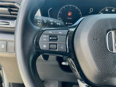 Used 2025 Honda Pilot EX-L image 17