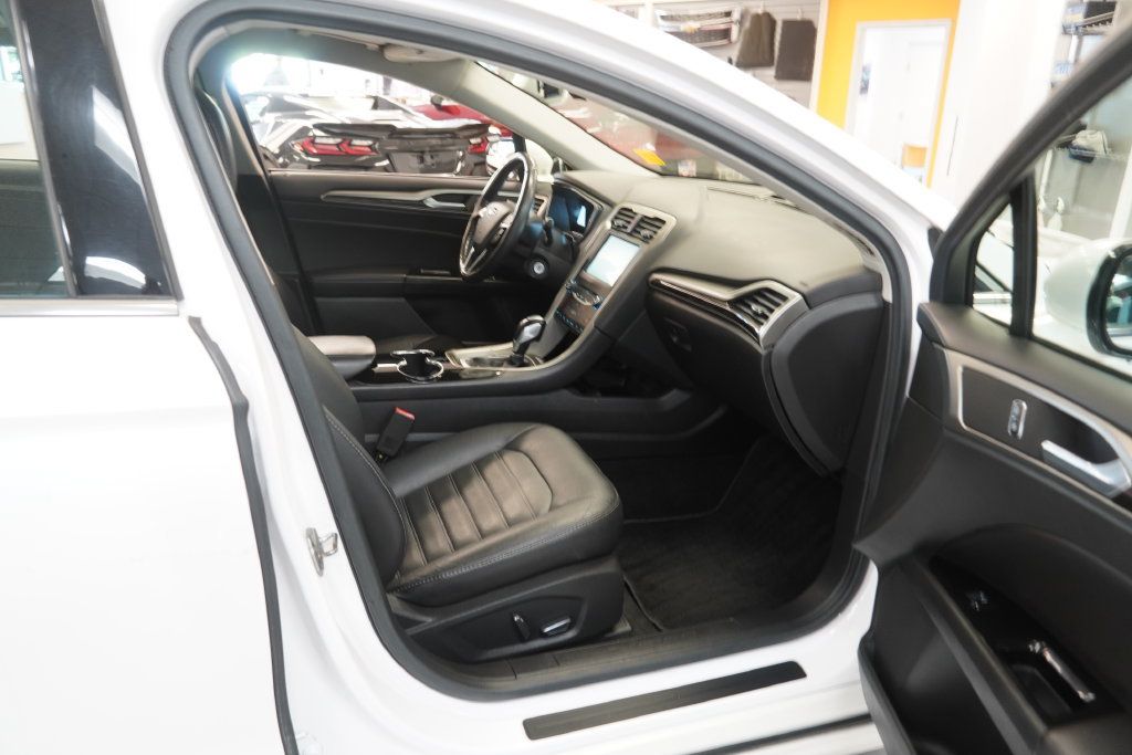 Used 2014 Ford Fusion SE w/ Equipment Group 202A FWD image 24
