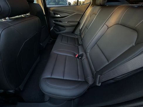 Used 2025 Buick Envista Sport Touring image 25