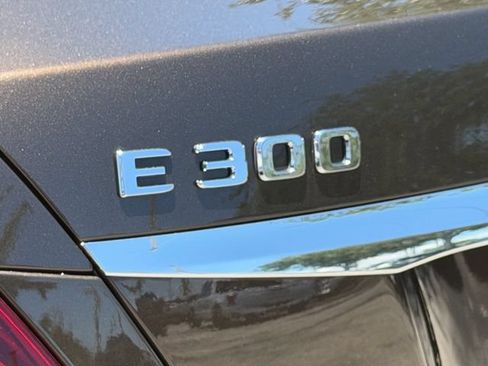 Used 2018 Mercedes-Benz E 300 4MATIC image 11