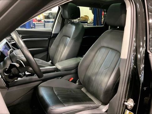 Used 2023 Audi e-tron Premium w/ Convenience Plus Package AWD/4WD image 25
