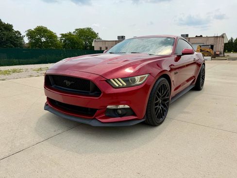 Used 2017 Ford Mustang GT w/ GT Performance Package RWD image 3